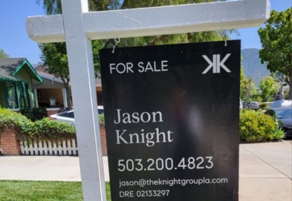 How to Sell a House Fast: Your Comprehensive Guide 8 AdobeStock 323273938 Recovered how to sell a house fast