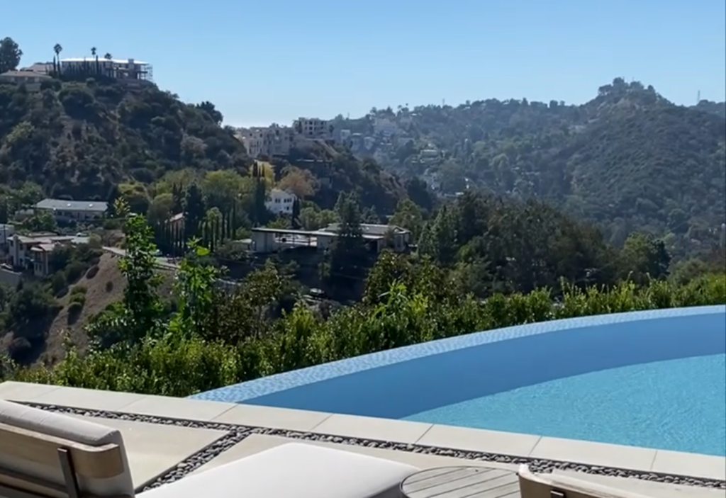 Diving into Decadence: The Latest Trends in Luxury Pools for the Ultra-Rich 1 amazing pool 2 luxury pools