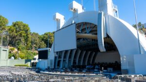 hollywood hills amphitheater capacity