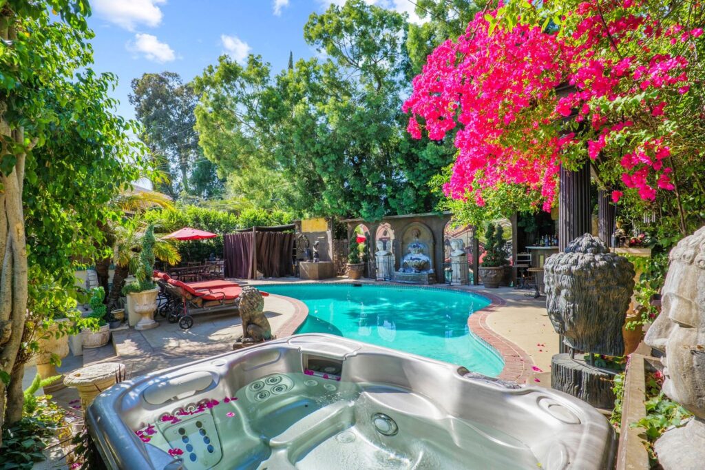 Off Market 26 67bcb5af00c3292fac8a8ba6