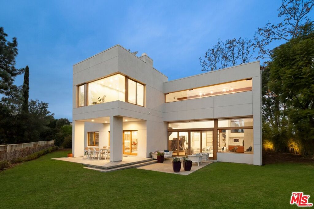 Off Market 30 67bcb5af00c32940d78a8ba5