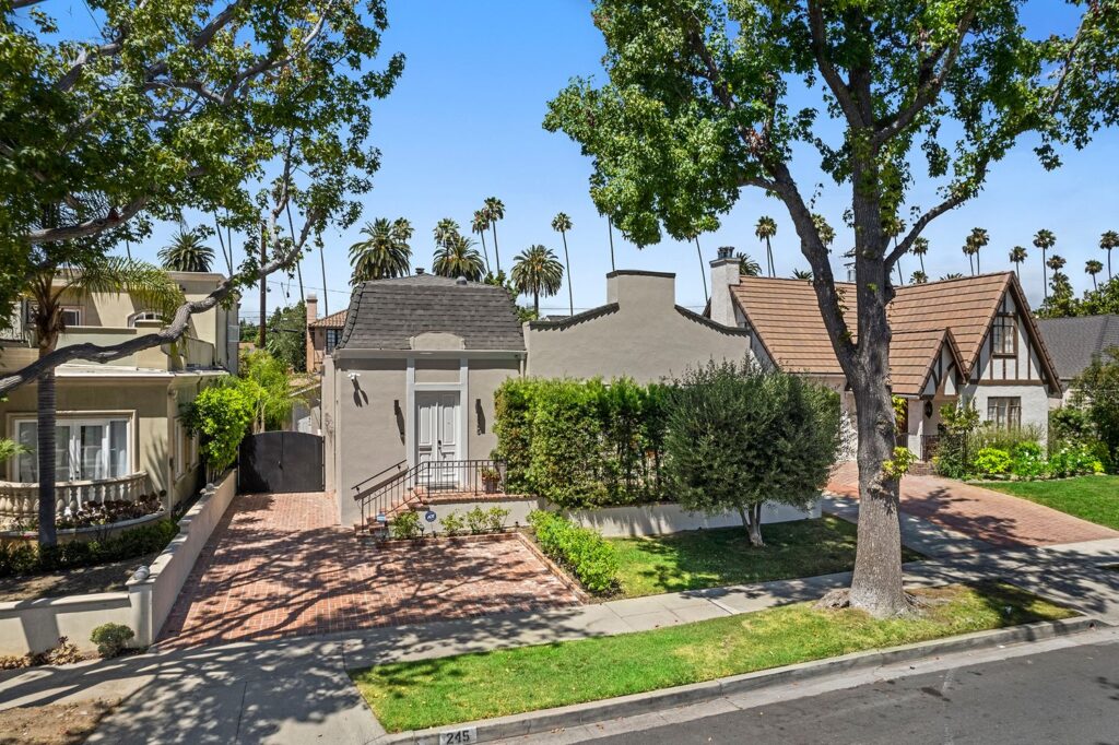 Off Market 24 67bcb5af072ae81b0d06efcd