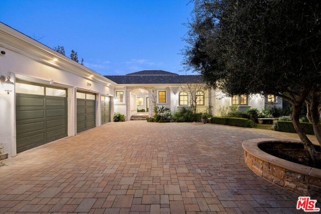 Off Market 6 67bcb5af289c5356bf917bfe