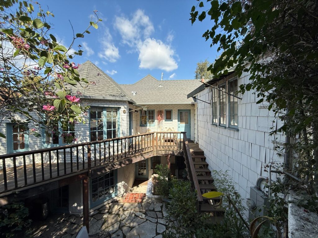 Off Market 29 67bcb5af7f7bea70aaaa16b9