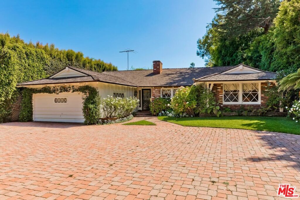 Off Market 43 67bcb5af7f7bea83e5aa16b8