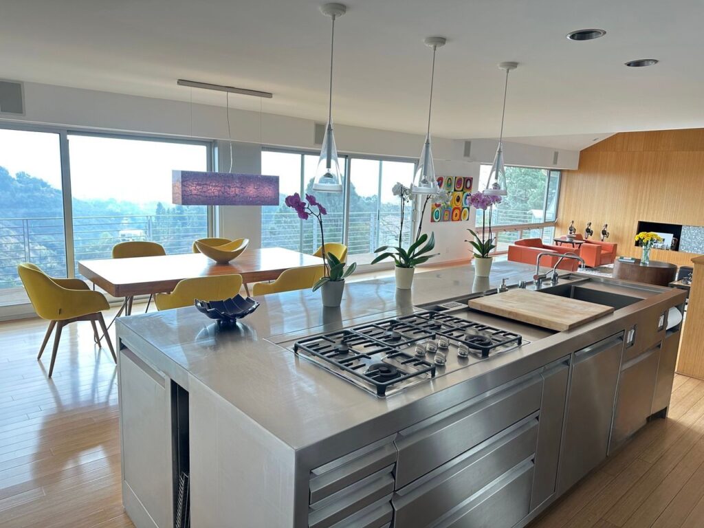 Off Market 33 67bcb5af873a6bd58714478d