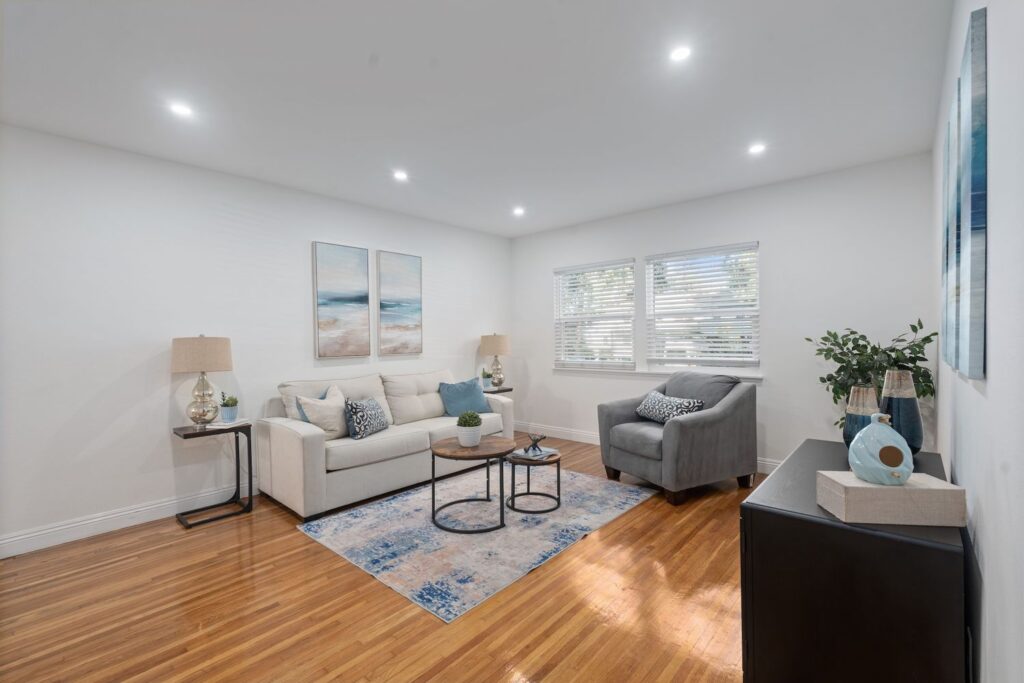 Off Market 17 67bcb5afa1c17391d2adb4cb