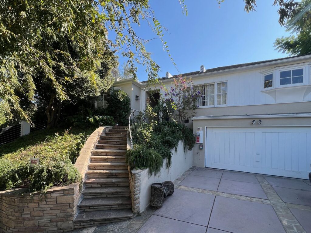 Off Market 41 67bcb5afc148a6b3ae4fb86e