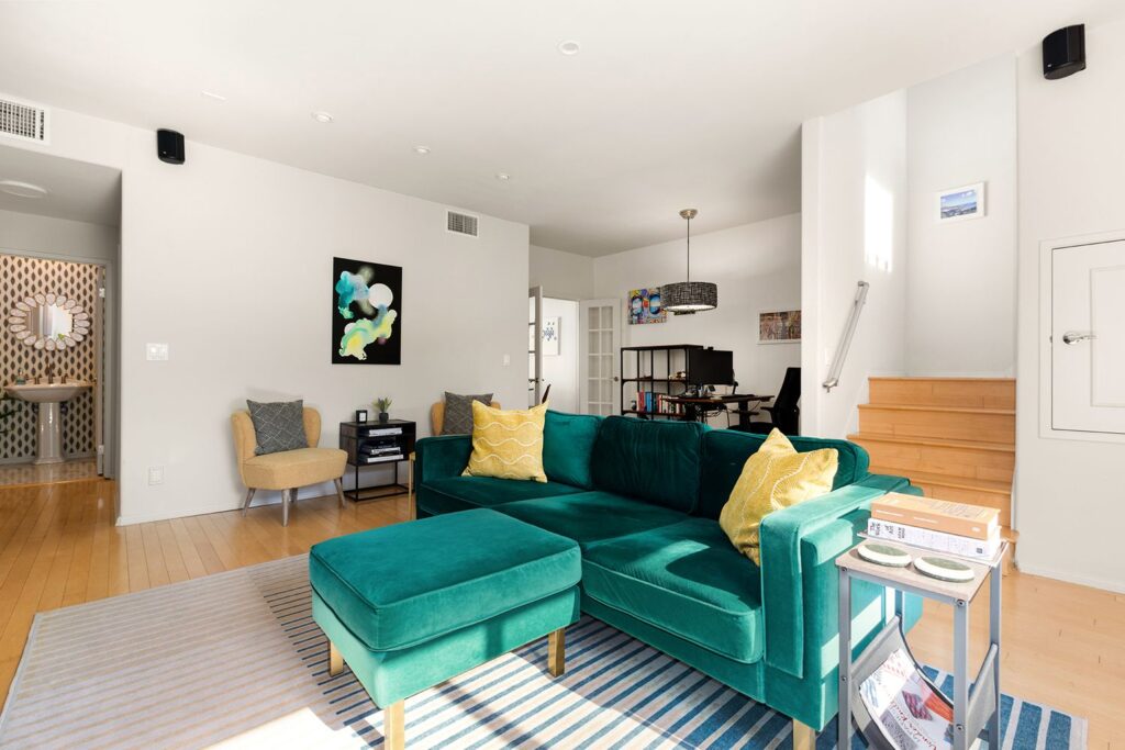 Off Market 45 67bcb5afc148a6edd94fb86d