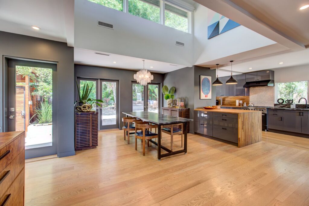 Off Market 8 67bcb5afc24d7a6ba65e7678