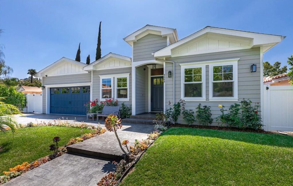 Off Market 25 67bcb5afc24d7a73625e7677