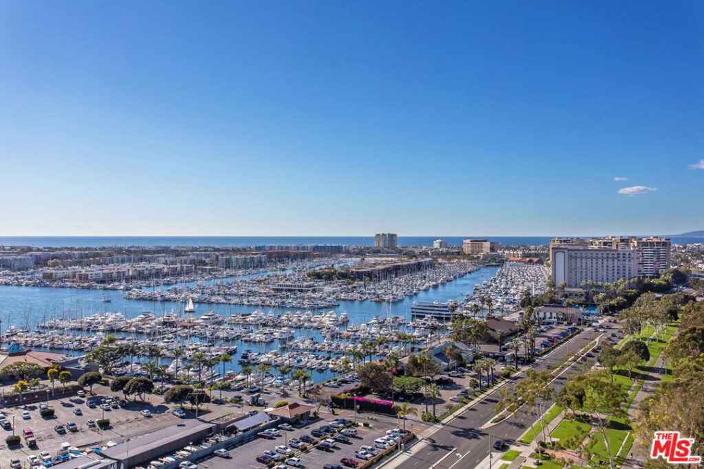 Off Market 36 67bcb5afc24d7ae42a5e7676