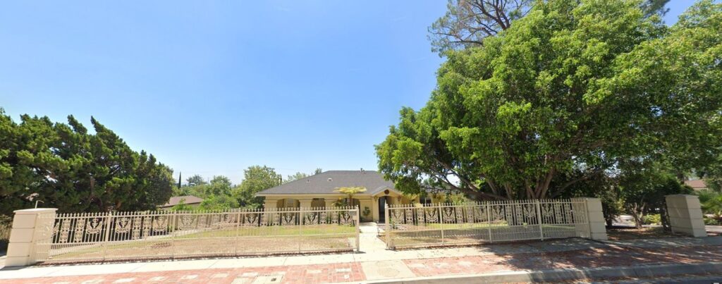 Off Market 3 67bcb5afc76b33f64238ff58