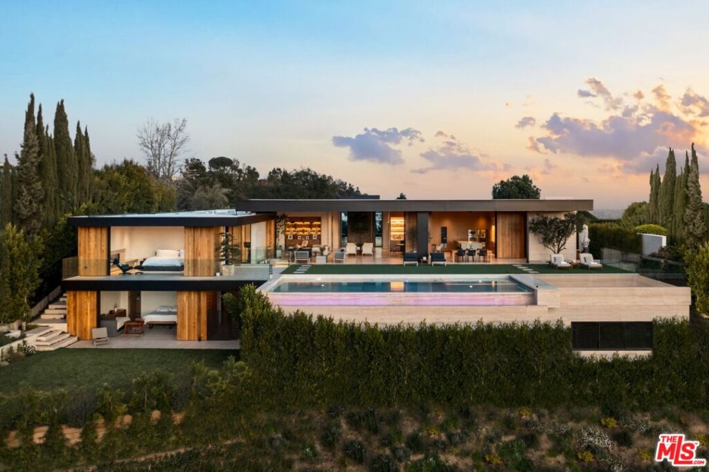 Off Market 38 67bcb5afea8e60a696b6c15e