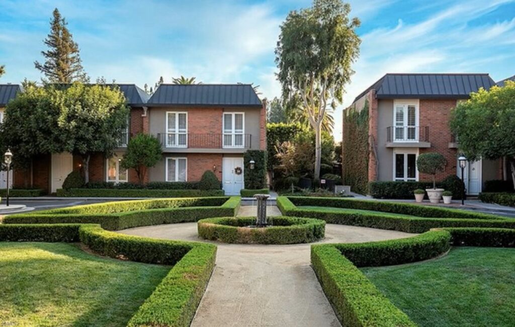 Off Market 13 67bcb5b0dcce8118595d1cd5