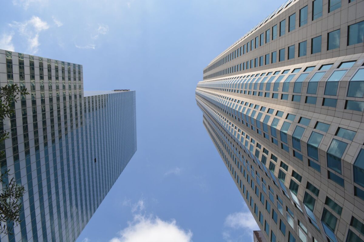 Luxury condominium building at 450 S Maple in Los Angeles