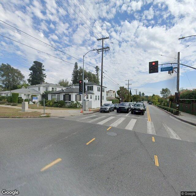 Living in Brentwood, Los Angeles: The Real Guide for Buyers 1 Street view of upscale Brentwood neighborhood in Los Angeles showing tree-lined streets and luxury homes