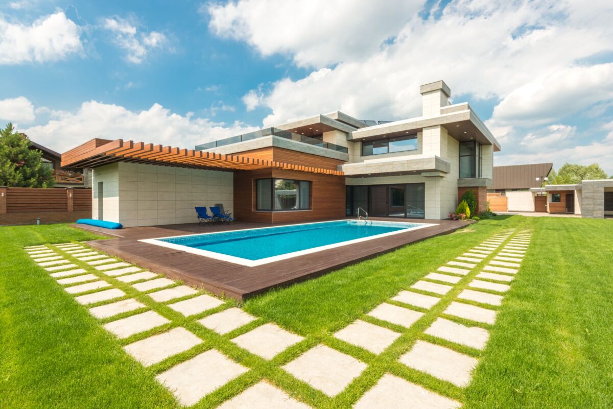 Stunning Los Angeles home with sparkling swimming pool and modern architecture