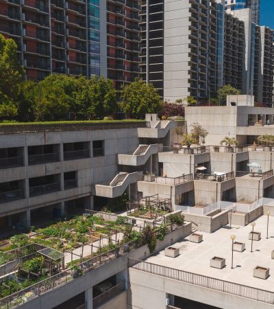 Elegant luxury home at 900 Kenmore in Los Angeles showcasing premium real estate architecture
