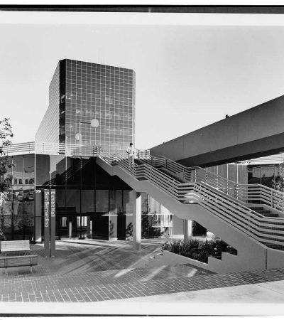 Cesar Pelli modern building with bridges in black and white