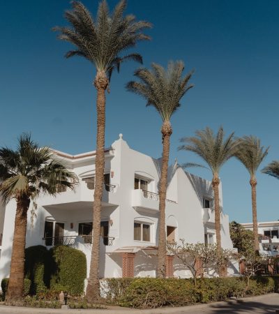 Luxury estate home in Andreas Palms Estates, Palm Springs with modern architectural design