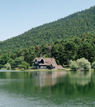 Stunning luxury home in Arrowhead Woods, Lake Arrowhead with mountain views and modern architecture
