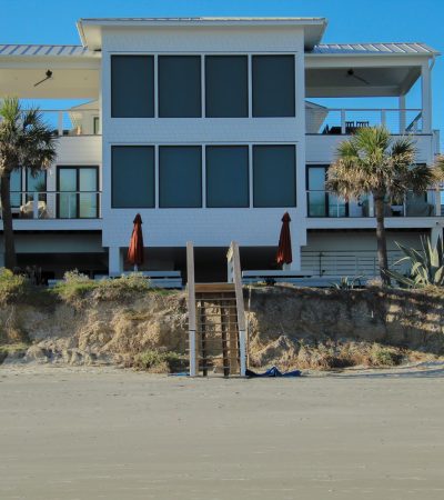 Stunning beachfront luxury home with ocean views in Los Angeles