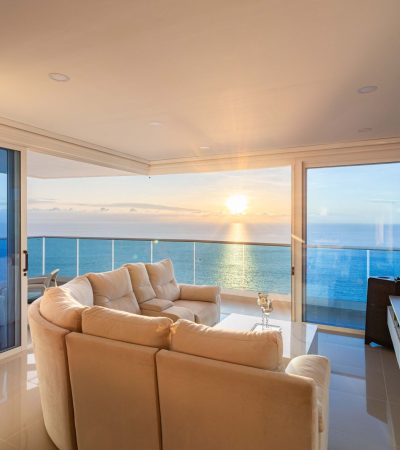 Stunning beachfront luxury home with ocean views in Los Angeles