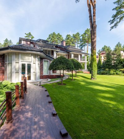 Elegant luxury home in Bel Air, Los Angeles available for rent