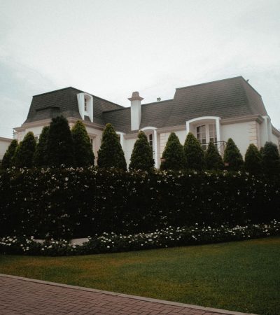 Elegant luxury home in Beresford Park, San Mateo with modern architectural design and manicured landscaping