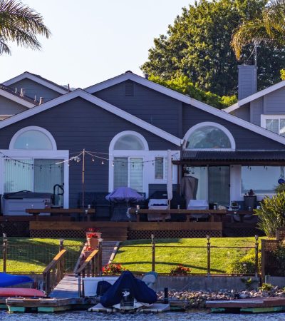 Luxury homes in Central Park neighborhood of Redwood City, California real estate market