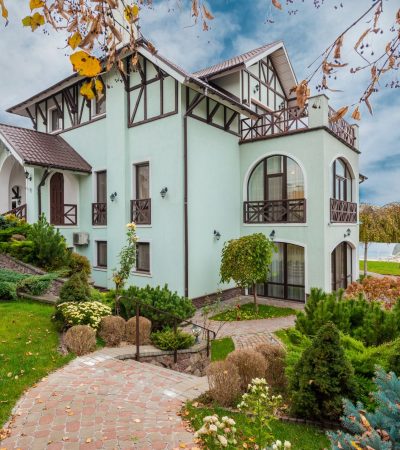 Elegant luxury home in Dunnigan, CA showcasing sophisticated real estate architecture and design