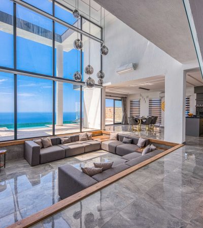Luxury waterfront homes in East Bluff Harbor View community with ocean views in Los Angeles