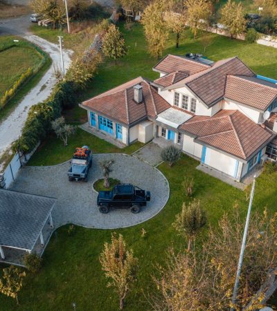 Luxury home exterior in King City, California real estate market