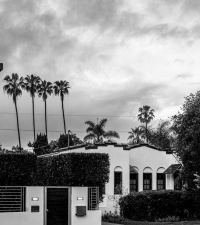 Stunning luxury home in Lake Oak Estates, Los Angeles with elegant architecture and manicured landscaping