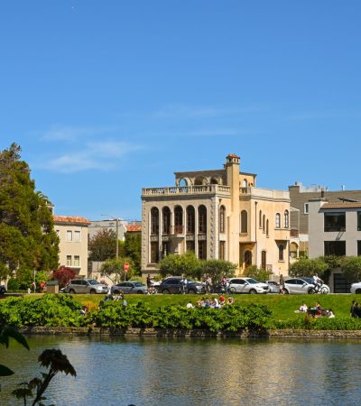 Elegant lakeside home in Lakeside Park, Los Angeles luxury real estate listing