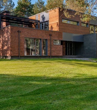 Elegant luxury home in Lindenwood, Atherton with manicured landscaping and architectural detail