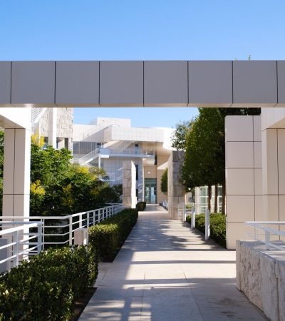 Elegant courtyard at Mountain View Courtyards luxury residential development in Los Angeles