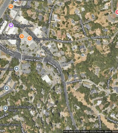 Beautiful luxury home exterior in Orinda, CA real estate market