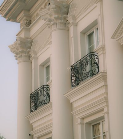 Elegant Renaissance-style luxury home in Los Angeles with classical architecture and manicured landscaping