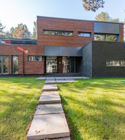 Upscale residential home in Sand Hill Circle, Menlo Park, California luxury real estate neighborhood