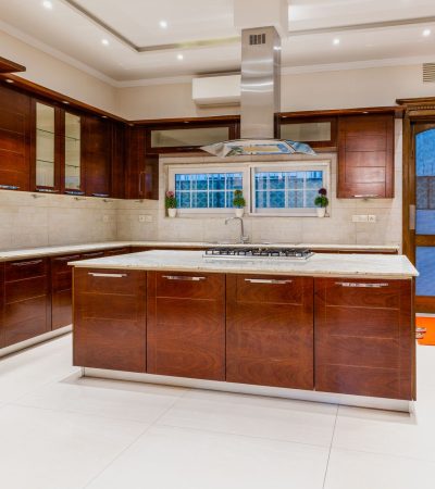 Elegant luxury home in The Oaks of Calabasas with manicured landscaping and contemporary design