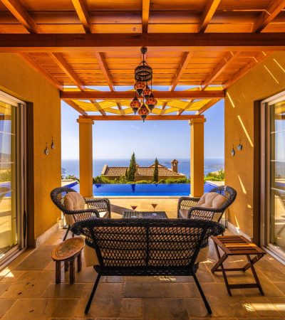 Luxury real estate property in Torrey Pines Terrace, Del Mar California
